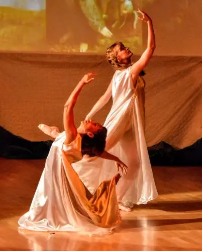 Deux danseuses contemporaines