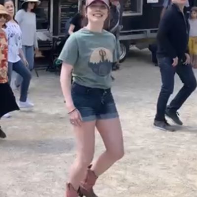Caitlin la professeur du cours de danse country et line dance